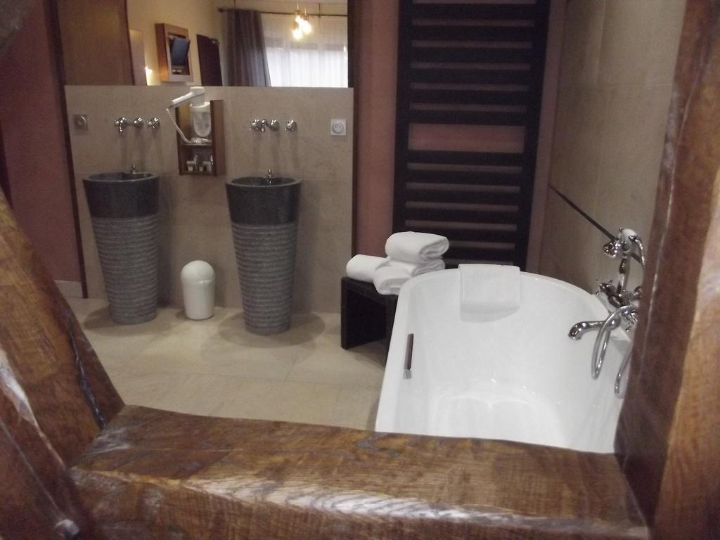 Auberge des Moulins Pont-Les-Moulins Zimmer foto
